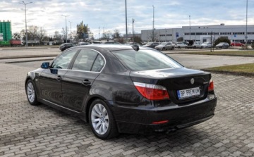 BMW Seria 5 E60 Sedan 3.0 530i 272KM 2007 BMW Seria 5 3,0 (272KM) 2007 r. Lift Skory Automat 3.0 Benzyna 272KM, zdjęcie 2