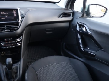 Peugeot 208 I Hatchback 5d Facelifting 1.2 PureTech 82KM 2017 Peugeot 208 1.2 PureTech, Salon Polska, zdjęcie 7