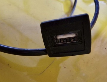 HNÍZDO USB ZASTRČKA PŘÍVOD MERCEDES A W176