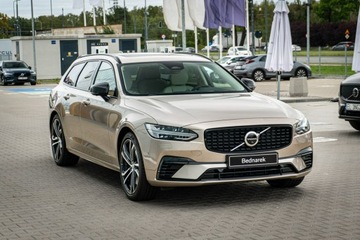 Volvo V90 II Plug-In Facelifting 2.0 T8 Plug-In Hybrid 455KM 2025 Volvo V90 Ultra Dark T8 AWD Plug-in hybrid (310 +, zdjęcie 4