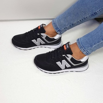 Женская обувь Adidas Спортивные кроссовки Black r36