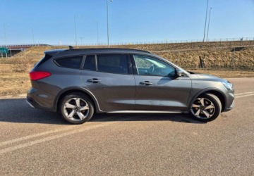 Ford Focus IV Kombi 1.0 EcoBoost 125KM 2019 Ford Focus SW Ford Focus SW 1.0 EcoBoost Hybrid ACTIVE Benzyna 125KM, zdjęcie 3