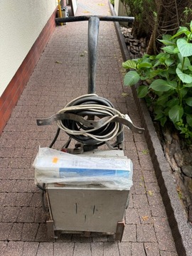SPAWARKA SAMOROBNA MOCNA STABILNA NA WÓZKU SPAWARKA Z TAMTYCH LAT SOLIDNA