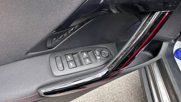 Peugeot 2008 I SUV Facelifting 1.2 PureTech 130KM 2018 Peugeot 2008 RATY 1.2 BENZ 130KM GT-LINE Kamera Navi Tablet Panorama Serwi, zdjęcie 32