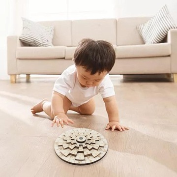 Деревянная настольная игра с вертушкой.