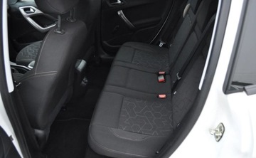 Peugeot 2008 I SUV 1.2 VTi 82KM 2013 Peugeot 2008 Benzyna Klimatyzacja 1.2 Benzyna 82KM, zdjęcie 17