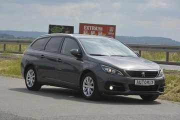 Peugeot 308 II SW Facelifting 1.2 PureTech 110KM 2018 Peugeot 308 1.2 Turbo doinwestowany hak nawigacja, zdjęcie 8