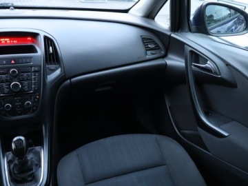 Opel Astra J Sports Tourer Facelifting 1.7 CDTI ECOTEC 110KM 2014 Opel Astra 1.7 CDTI, Salon Polska, Klima, zdjęcie 7