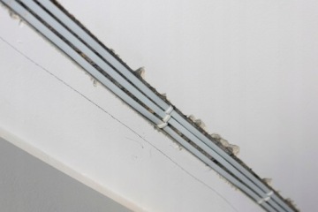 Двойной Т-образный держатель UST-2,5 для кабеля YDYp