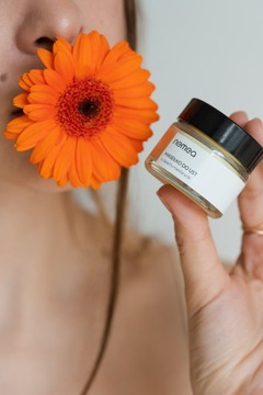 РАЗГЛАЖИВАЮЩЕЕ И УВЛАЖНЯЮЩЕЕ 100% ВЕГАНСКОЕ МАСЛО ДЛЯ СУХИХ ГУБ МАНЖЕРИНОВОЕ