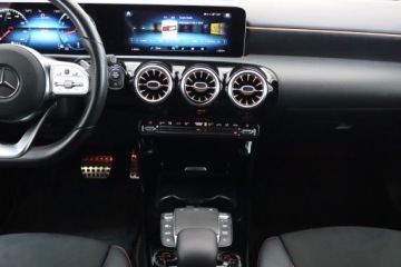 Mercedes Klasa A W177/V177 Hatchback 1.3 200 163KM 2020 Mercedes A A 200, Salon Polska, Serwis ASO, zdjęcie 11