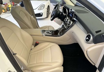Mercedes GLC C253 2018 Mercedes-Benz GLC GLC 300 245 KM 2018r Warszawa 2.0 Benzyna 245KM, zdjęcie 5