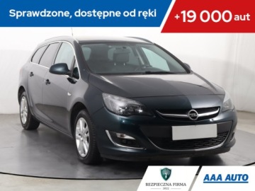 Opel Astra J Sports Tourer Facelifting 1.4 Turbo ECOTEC 140KM 2015 Opel Astra 1.4 T, GAZ, Skóra, Klima, Klimatronic