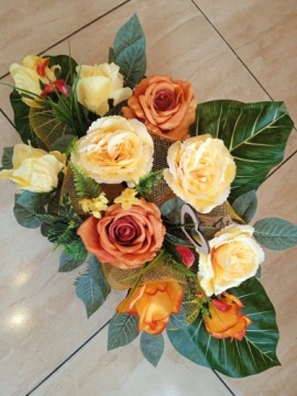 ЦВЕТЫ могильная композиция букет цветов роза