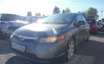 Honda Civic VIII Sedan 1.8 i-VTEC 140KM 2006 Honda Civic 2006r, 1.8 Benzyna, Delikatnie uszkodzony przod i tyl. Jezdzi., zdjęcie 1