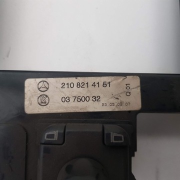 MERCEDES E TŘÍDA 210 W210 PANEL SKEL 2108214151