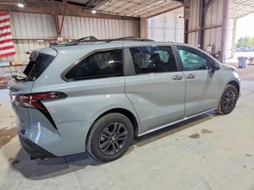 Toyota Sienna III 2024 Toyota Sienna Woodland Edition 2024 2.5 Benzyna 189KM, zdjęcie 3