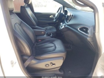 Chrysler Pacifica II 2021 Chrysler Pacifica Hybrid Touring L 2021 3.6 Hybryda Plug-in 260KM, zdjęcie 9