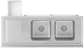 Раковина для бассейна с двумя чашами и тумбой с раздвижными дверцами и ящиками.