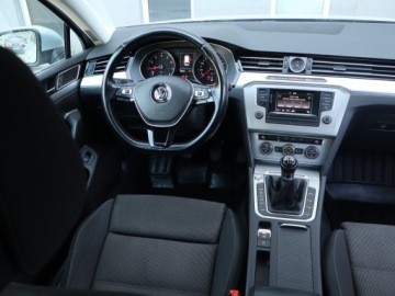 Volkswagen Passat B8 Variant 1.8 TSI BlueMotion Technology 180KM 2017 VW Passat 1.8 TSI, Salon Polska, VAT 23%, Klima, zdjęcie 6