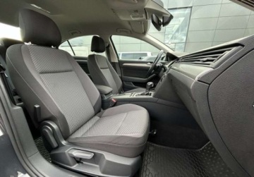 Volkswagen Passat B8 Limousine Facelifting 1.5 TSI EVO 150KM 2021 Volkswagen Passat Essence Pakiety, Tempomat, Reflektory LED, Bezwypadkowy, zdjęcie 16