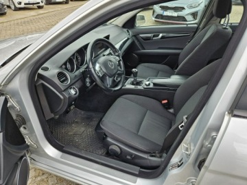 Mercedes Klasa C W204 Limuzyna 2.2 200 CDI BlueEFFICIENCY 136KM 2011 Mercedes C 220 2,2 diesel 136KM, zdjęcie 4