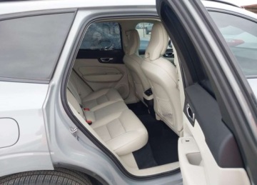 Volvo XC60 II 2024 Volvo XC 60 2024r., B5 Ultimate Dark Theme, 2L, od ubezpieczalni 2.0 250KM, zdjęcie 10