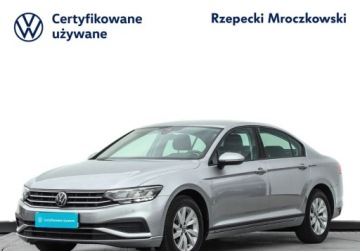 Volkswagen Passat B8 Limousine Facelifting 2.0 TDI SCR 150KM 2020 Volkswagen Passat 2.0 TDI 150KM Essence Fotele Podgrzewane Klimatyzacja 3-