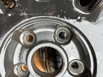 ALU RÁFKY RÁFKY KOLA A8 D3 5X112 19 8,5J ET45 4E0601025N KOMPLET