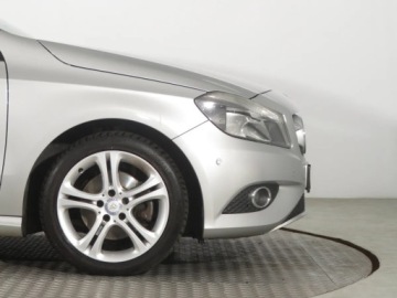 Mercedes Klasa A W176 Hatchback 5d 1.6 180 BlueEFFICIENCY 122KM 2014 Mercedes A A 180, Automat, Skóra, Navi, Klima, zdjęcie 14