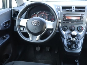 Toyota Verso-S 1.33 Dual VVT-i 99KM 2013 Toyota Verso-S 1.33 VVT-i, GAZ, Klima, zdjęcie 6