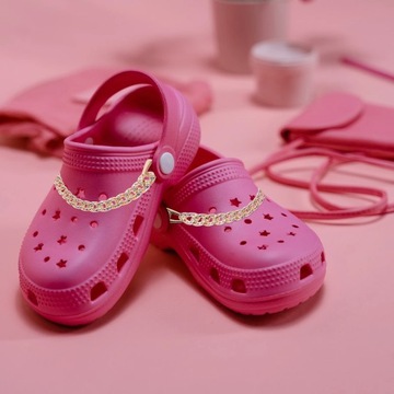 Украшение обуви цепочкой. Отверстие для обуви. Набор страз.