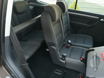 Volkswagen Touran II 1.6 TDI 105KM 2011 Volkswagen Touran 1.6 TDI 105KM Klimatronic, zdjęcie 19