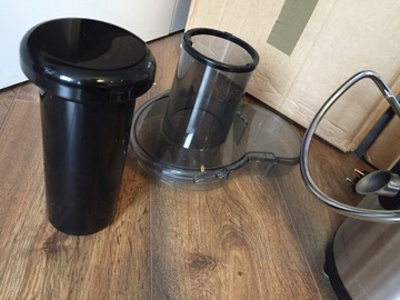 Соковыжималка AmazonBasics мощностью 600 Вт