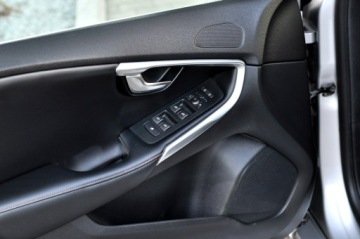 Volvo V40 II Hatchback Facelifting 2.0 D2 120KM 2016 Volvo V40 LiFT Full Led Ocean Race Ledy Digital, zdjęcie 4