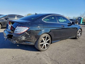 Mercedes Klasa C W205 2015 Mercedes-Benz Klasa C 2015 MERCEDES-BENZ C 250 2.0 Benzyna 241KM, zdjęcie 3