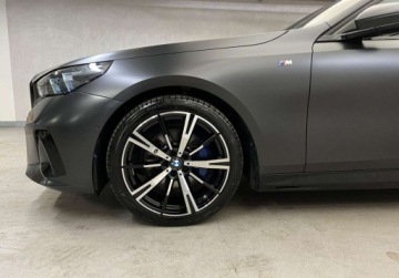 BMW Seria 5 G90-91 Touring 2.0 520d 197KM 2024 BMW Seria 5 520d xDrive, PAKIET SPORTOWY M PRO, Gwarancja, Individual 2.0, zdjęcie 13