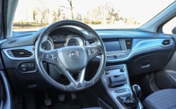 Opel Astra K Sports Tourer 1.6 CDTI 110KM 2017 Opel Astra 1,6CDTI Bezwypadkowa 2017 r. 1.6 Diesel 110KM, zdjęcie 8