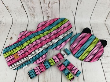 Комплект коляски с подушкой и защитой.