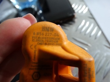 ДАТЧИК ДАВЛЕНИЯ В КОЛЕСЕ BMW 6856227-04