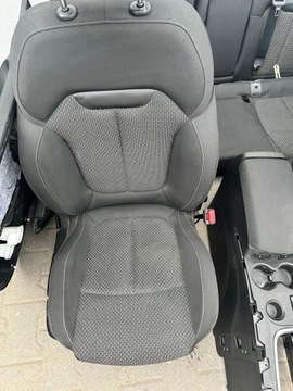 КОМПЛЕКТ СИДЕНИЙ KADJAR, ПОДЛОКОТНИКИ, ОБИВКА, ПОДОГРЕВ ДВЕРЕЙ