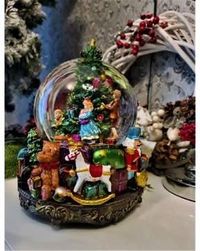 СТЕКЛЯННЫЙ ШАР С МУЗЫКАЛЬНОЙ ШКАТУЛКОЙ / РОЖДЕСТВЕНСКАЯ ЕЛКА С ПОДАРКАМИ
