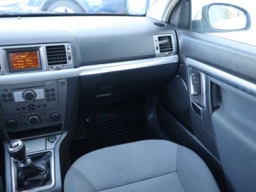 Opel Vectra C Hatchback 1.9 CDTI ECOTEC 150KM 2006 Opel Vectra 1.9 CDTI, Klima, Klimatronic, zdjęcie 7
