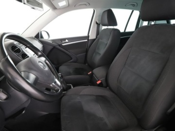 Volkswagen Tiguan I SUV Facelifting 1.4 TSI BlueMotion Technology 125KM 2015 Volkswagen Tiguan klima auto czujniki parkowania, zdjęcie 12