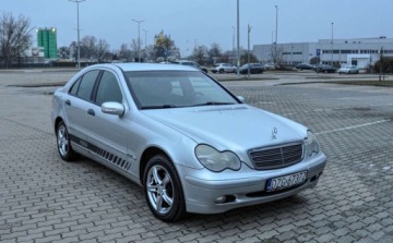 Mercedes Klasa C W203 Sedan W203 1.8 (C 180 Kompressor) 143KM 2002 Mercedes-Benz Klasa C 1,8 (143KM) Skory 1.8 Benzyna 143KM, zdjęcie 5