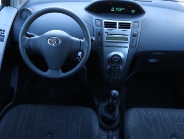 Toyota Yaris II Hatchback 5d 1.33 Dual VVT-i 101KM 2009 Toyota Yaris 1.33 Dual VVT-i, Salon Polska, zdjęcie 6