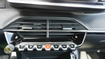 Peugeot 2008 II SUV 1.2 PureTech 100KM 2021 Peugeot 2008 2021 Rok Bogate wyposażenie, zdjęcie 18