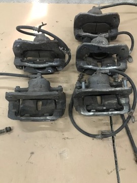 ТОРМОЗНОЙ СУППОРТ ПЕРЕДНИЙ RAV 4 06-12 ПРАВЫЙ