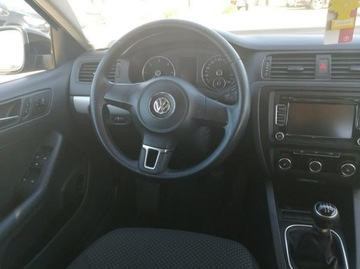 Volkswagen Jetta VI Sedan 1.6 TDI CR DPF 105KM 2011 Volkswagen Jetta 1.6 105 km klima, elektryka, zdjęcie 12