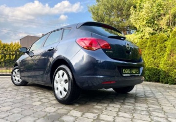Opel Astra J Hatchback 5d 1.4 Twinport ECOTEC 100KM 2010 Opel Astra 1.4 benzyna 1 wlasciciel Serwisowany 1.4 Benzyna 100KM, zdjęcie 7